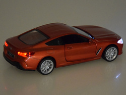 Metalowe auto model 1:35 BMW M850i Coupe światło dźwięk ZA4612