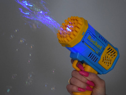 Zestaw Pistolet na bańki mydlane światło + płyn dla dzieci ZA4976