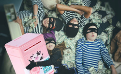 SKARBONKA SEJF ŚWINKA BANK NA BANKNOTY MONETY KOD ZABAWKA DLA DZIECI RÓŻOWA